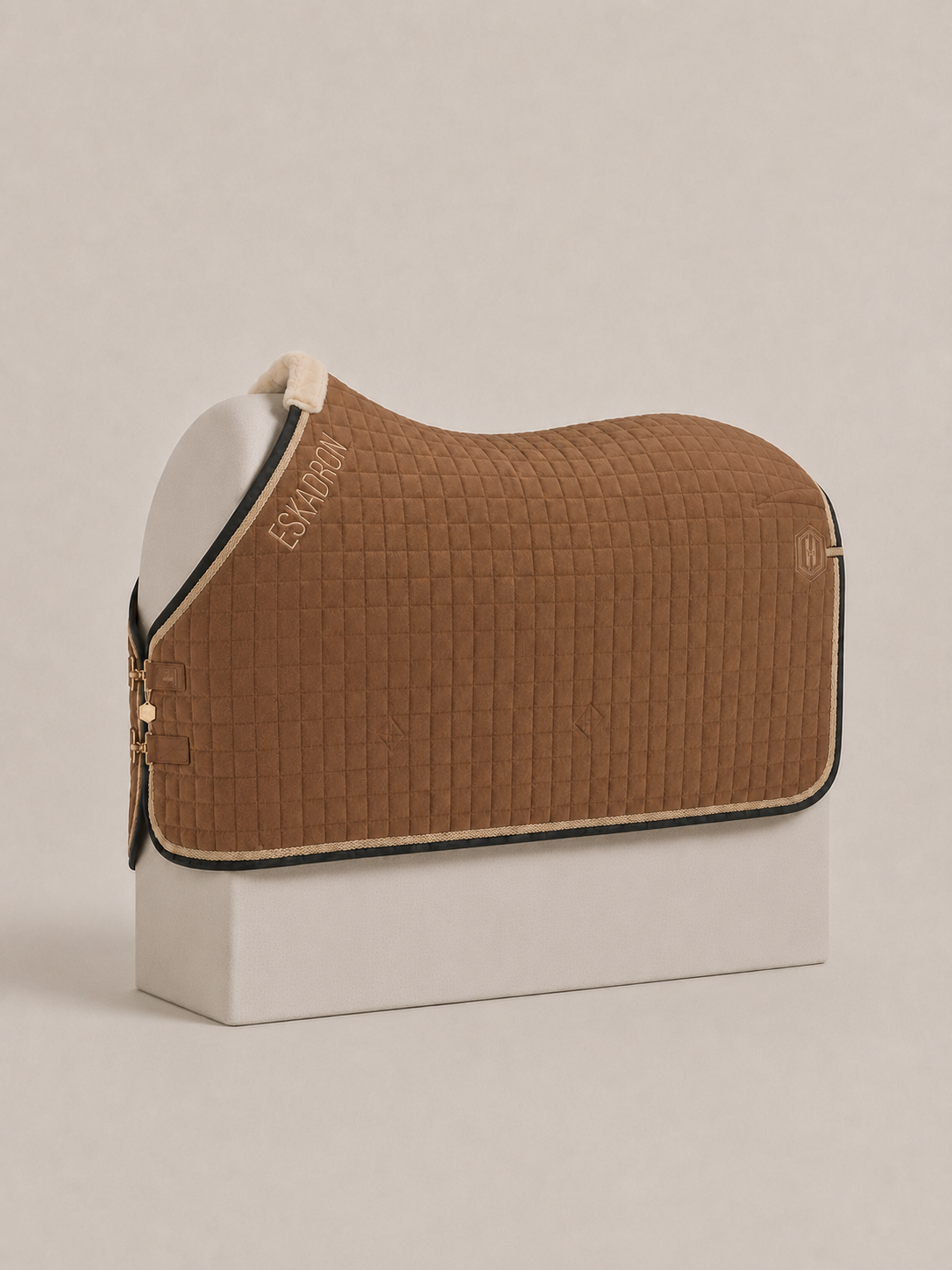 Eskadron Heritage Quilted Cooler Sweat Rug Almond Brown