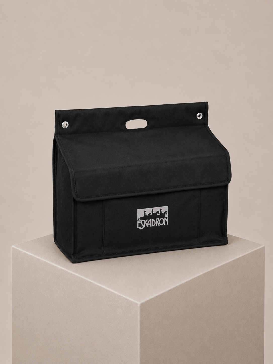 Eskadron Core Stall Accessories Grooming Box Bag