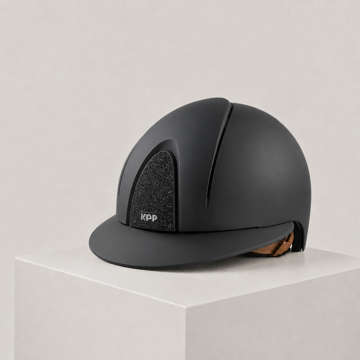 KEP Smart Nova Black Matt Star Beige Strap Wide Visor