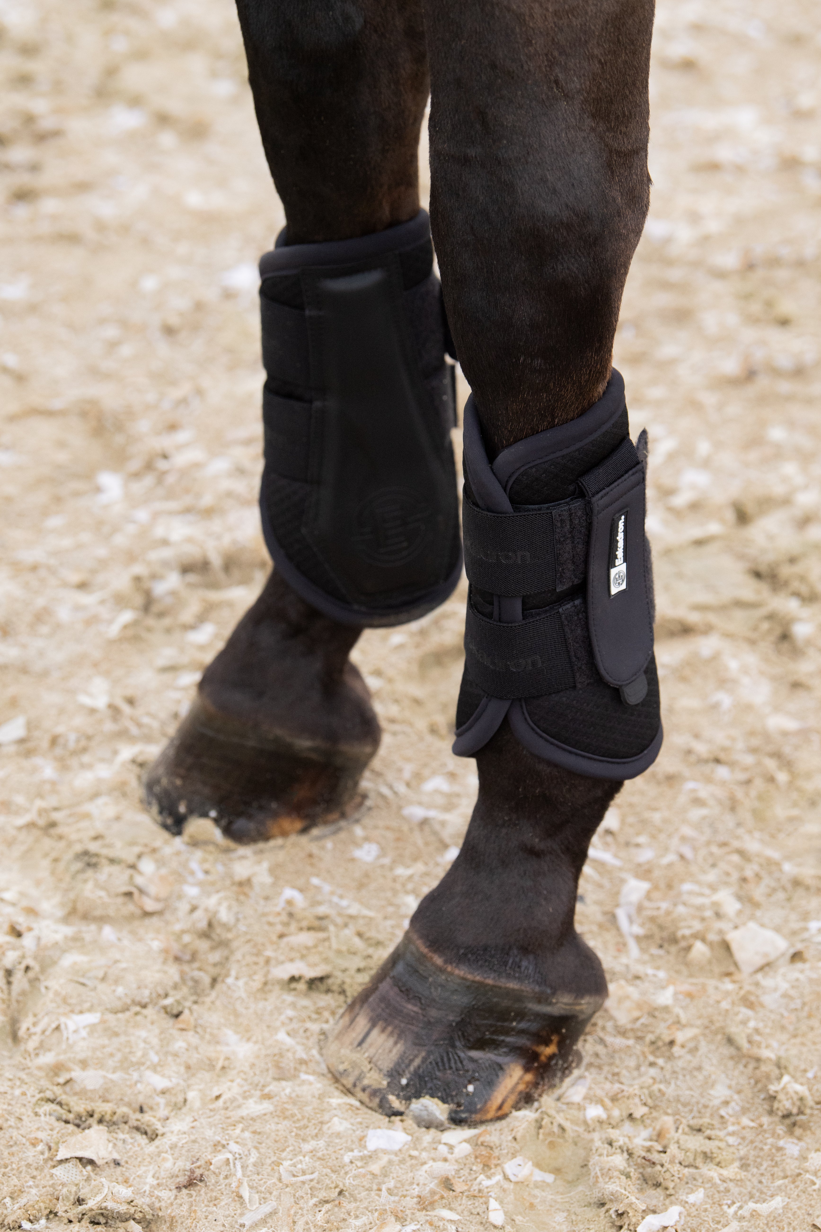 Eskadron Horse Tendon Exercise Mesh Boots Black