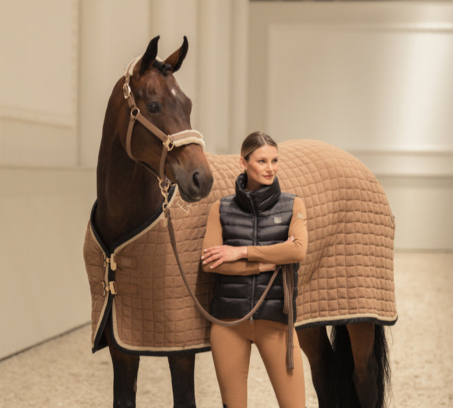 Eskadron Heritage Quilted Cooler Sweat Rug Almond Brown