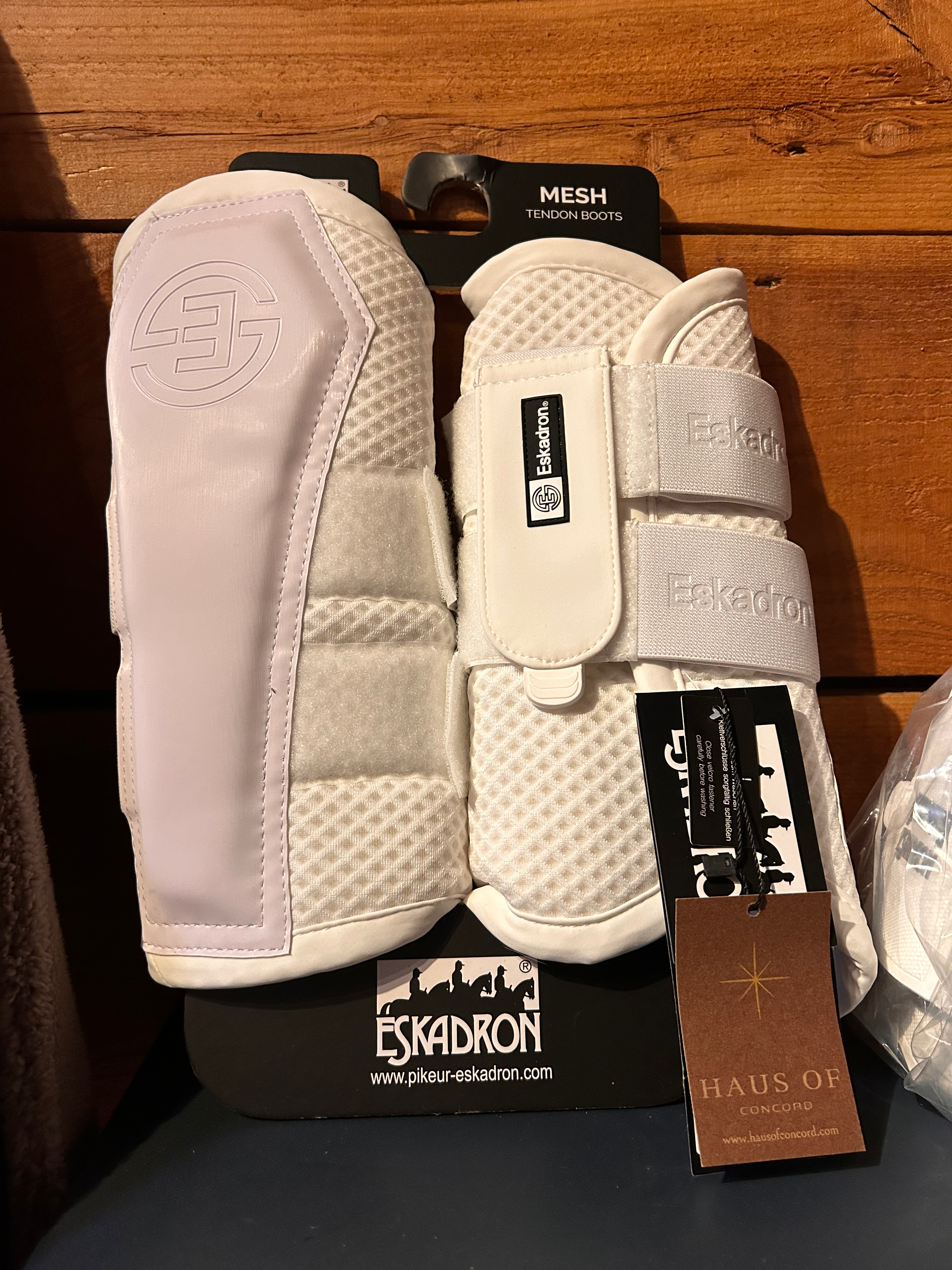 Eskadron Horse Tendon Exercise Mesh Boots White